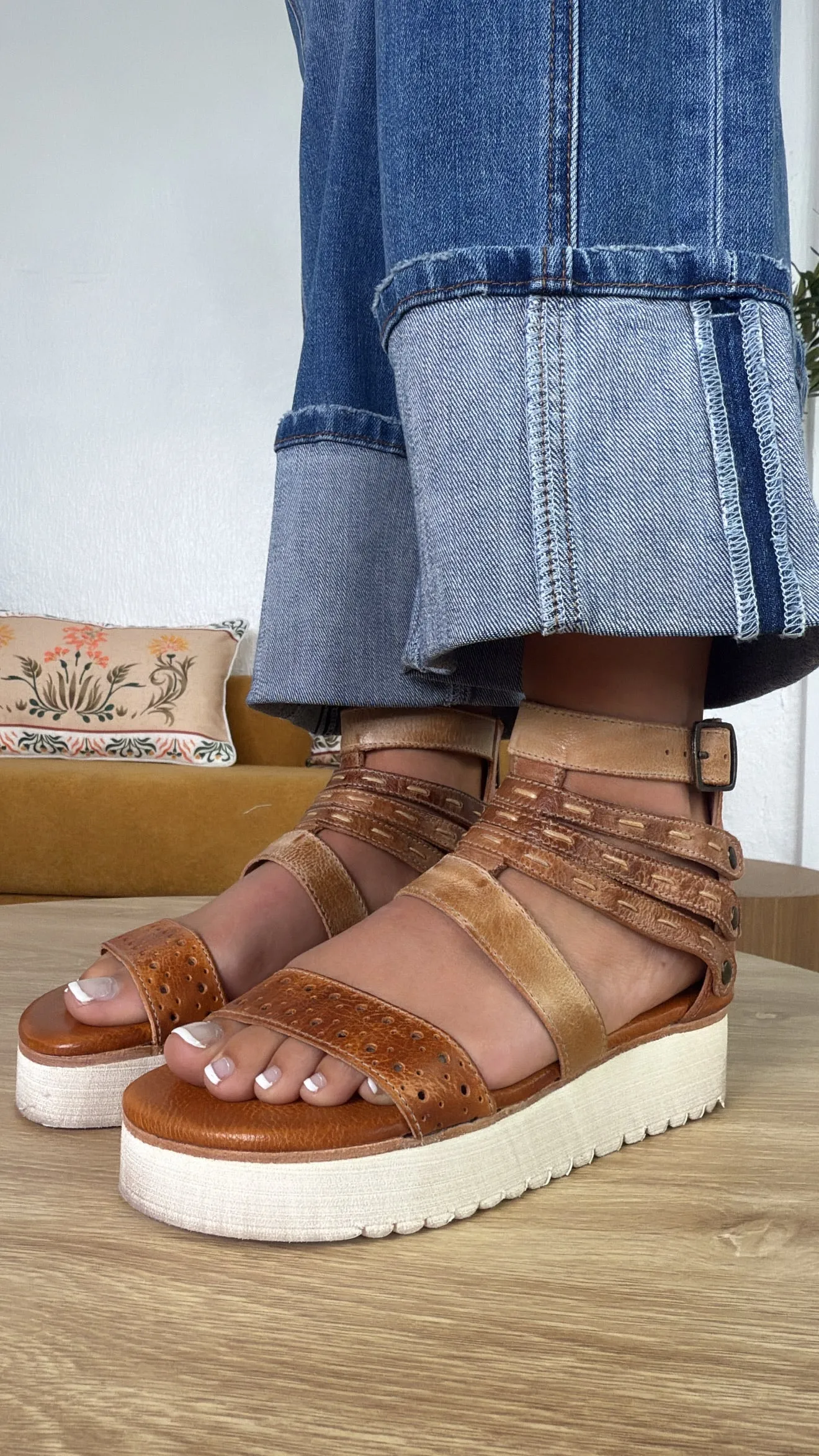 BedStu Artemia, Bone Tan Rustic