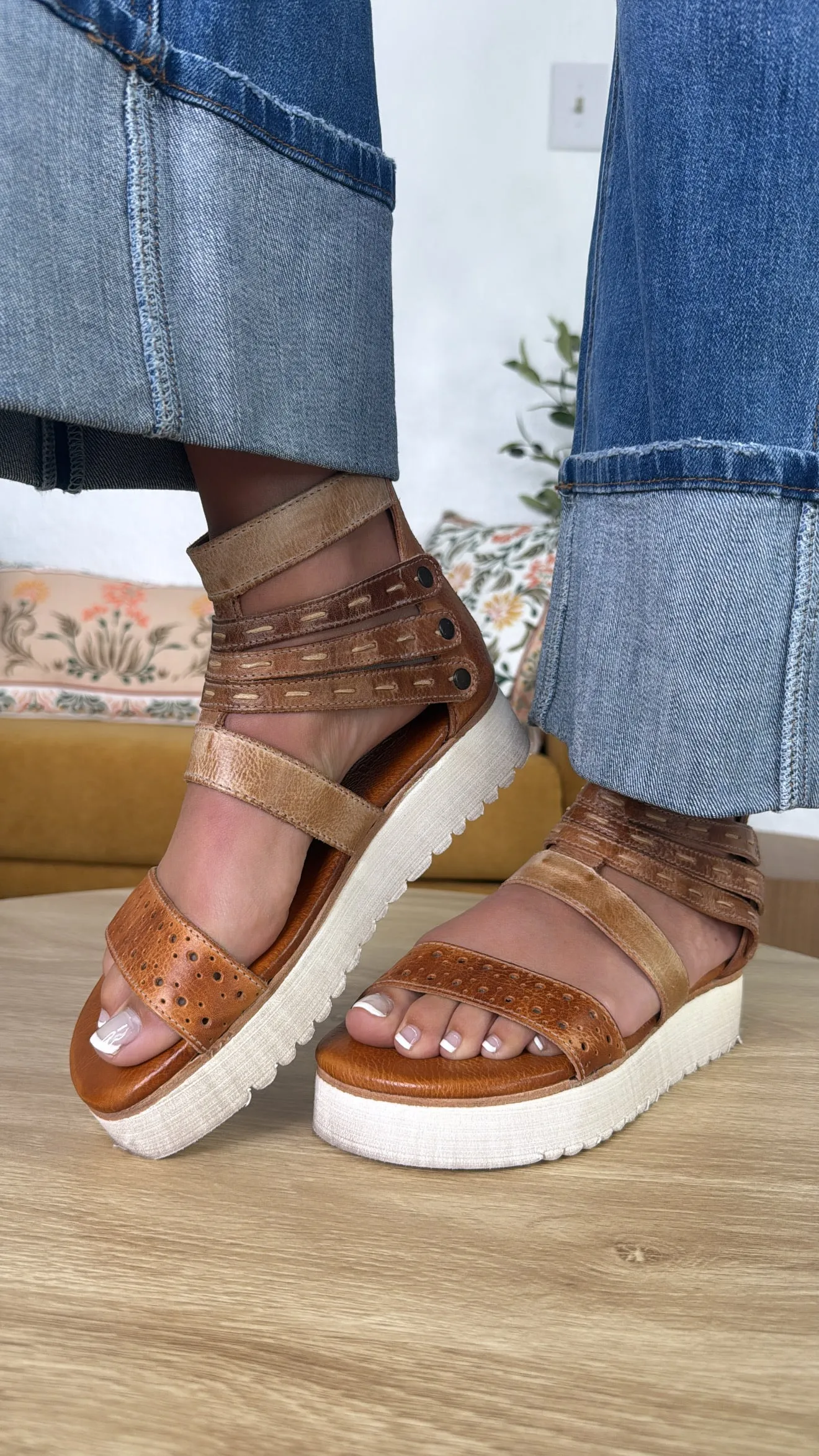 BedStu Artemia, Bone Tan Rustic