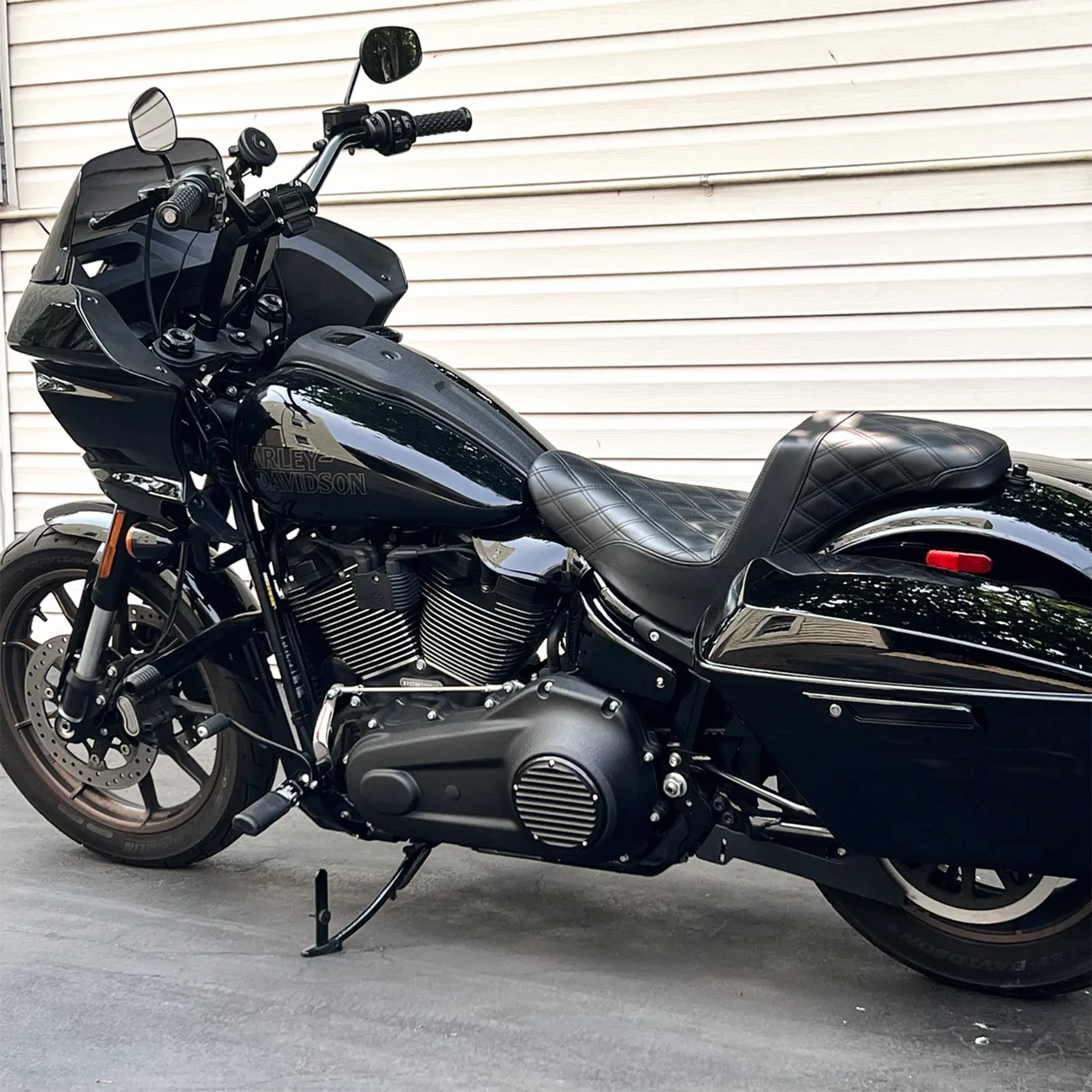 JOKER MACHINE Derby Cover - Finned Black/Silver - M8 Softail 06-965-2