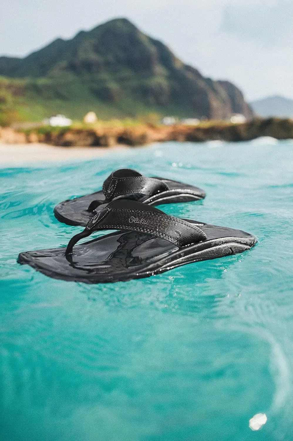 OLUKAI Ohana Men's Beach Sandals, Water Resistant Flip Flops, Arch Support & Comfort Fit, Lightweight & Durable, Enhanced Grip & Traction