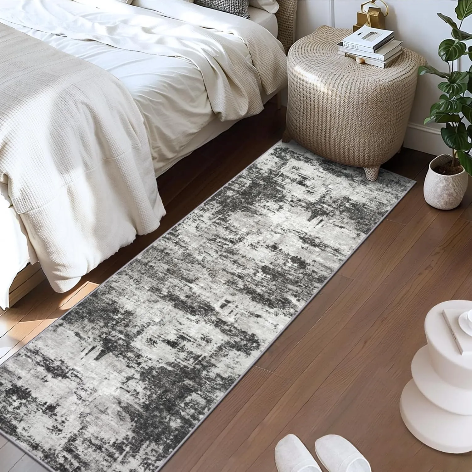Runner Rug 2'6''x8' Washable Runner Rug: Machine Washable Kitchen Area Rug with Anti-Slip Backing Non-Shedding Stain-Resistant Long Soft Carpet Runner for Hallway, Bedroom, Laundry Room- Black