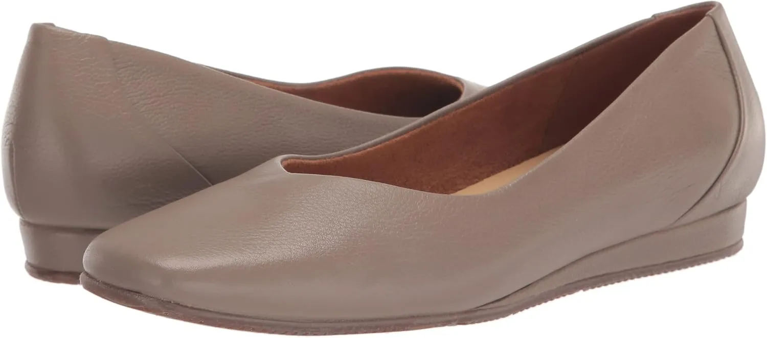 SoftWalk Women's Vellore Ballet Flat
