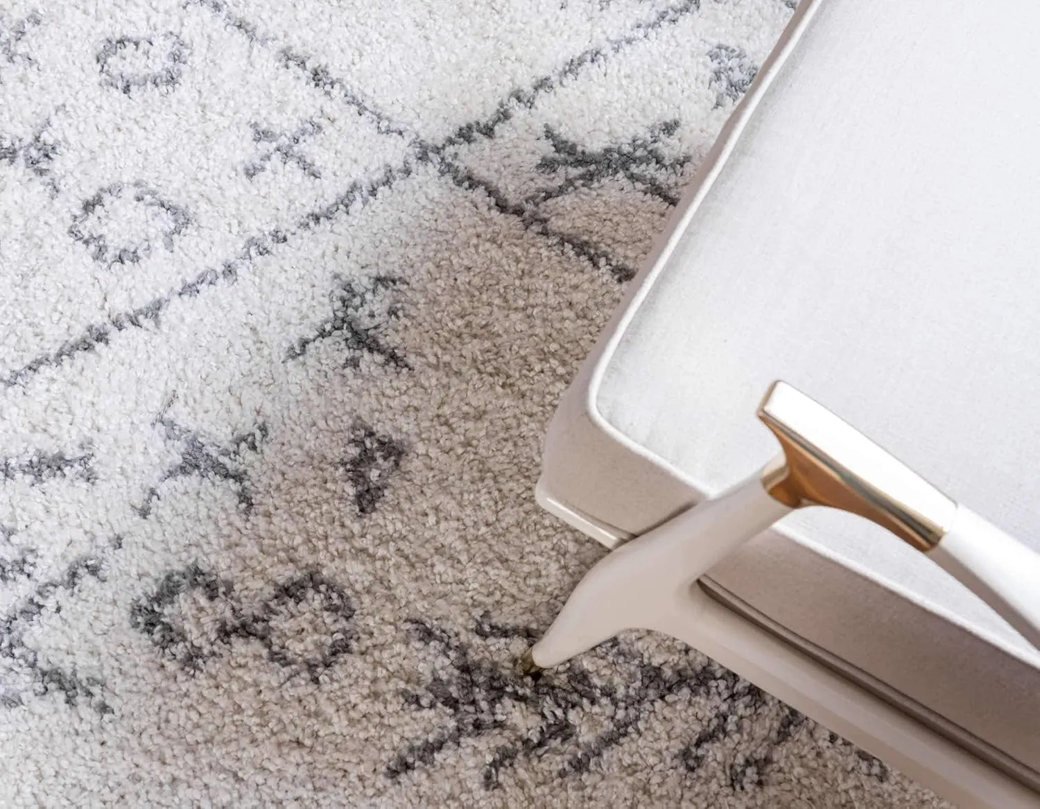 Unique Loom Rabat Shag Collection Modern Tribal Moroccan Inspired Plush & Soft Nomad Design Area Rug (4' 0 x 6' 0 Rectangular, Pure Ivory/ Gray)