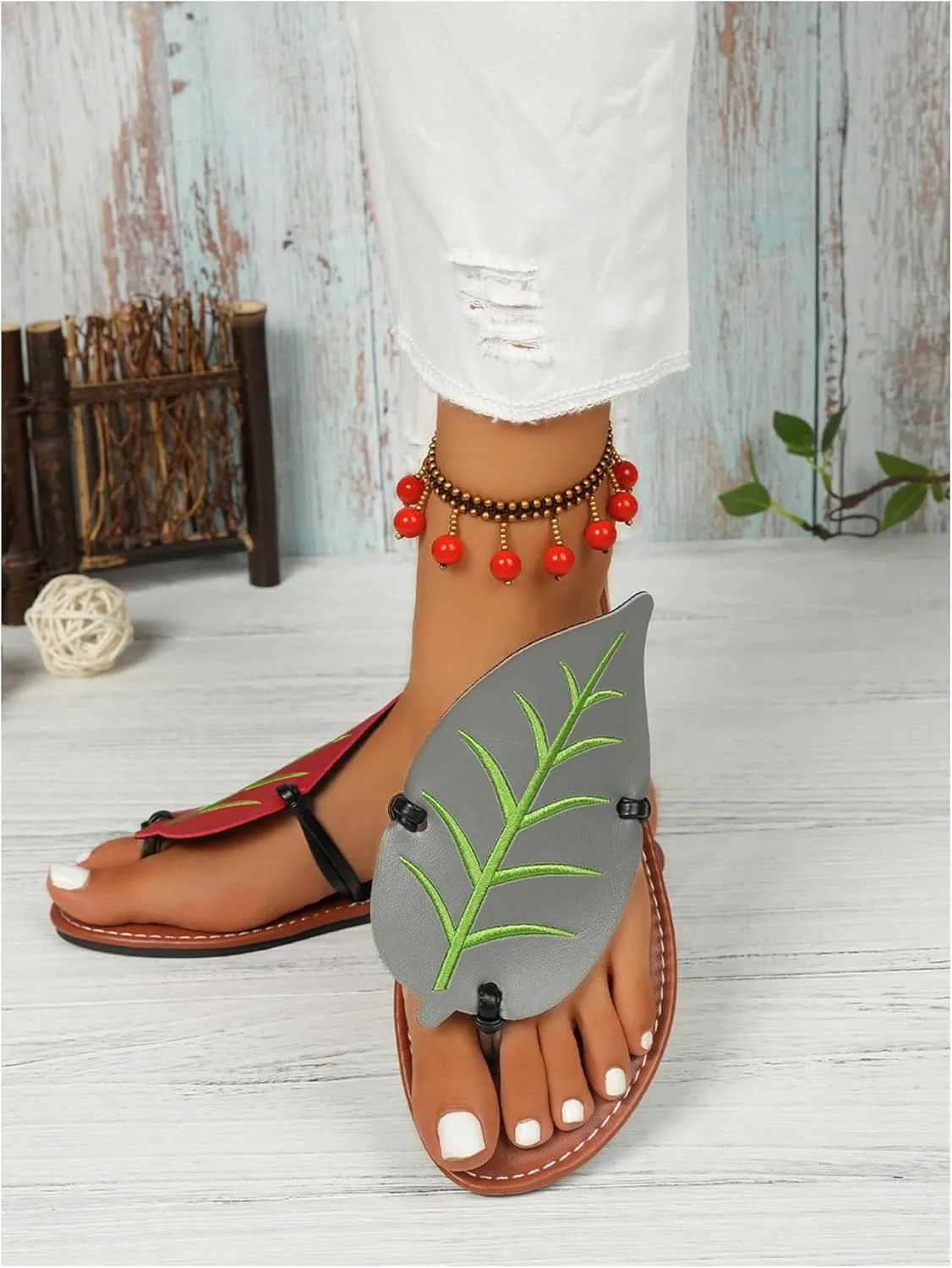Women's Boho Leaf Appliques Thong Sandals Open Toe Outdoor Flip Flops Casual Slippers