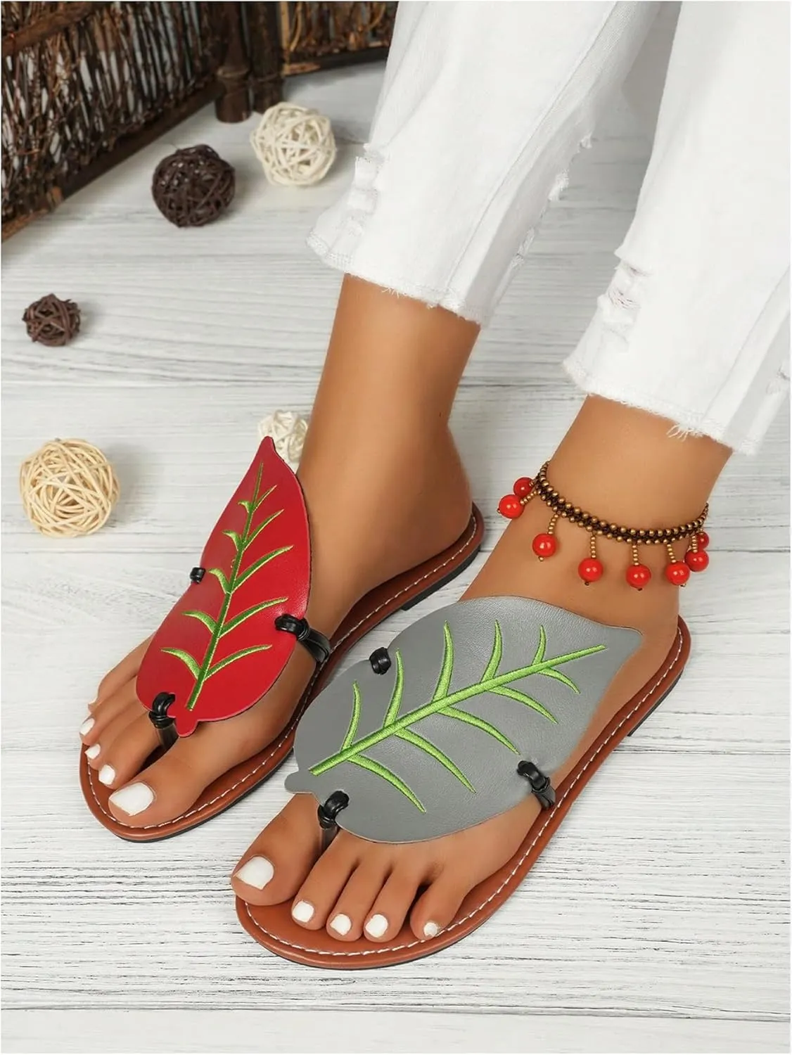 Women's Boho Leaf Appliques Thong Sandals Open Toe Outdoor Flip Flops Casual Slippers