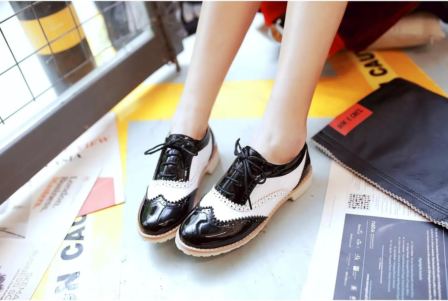 Women's Patent Leather Lace-Up Perforated Oxfords Round Toe Low Chunky Heel Block Patchwork Wingtip Brogues Pumps Casual Comfortable Derby Saddle Shoes
