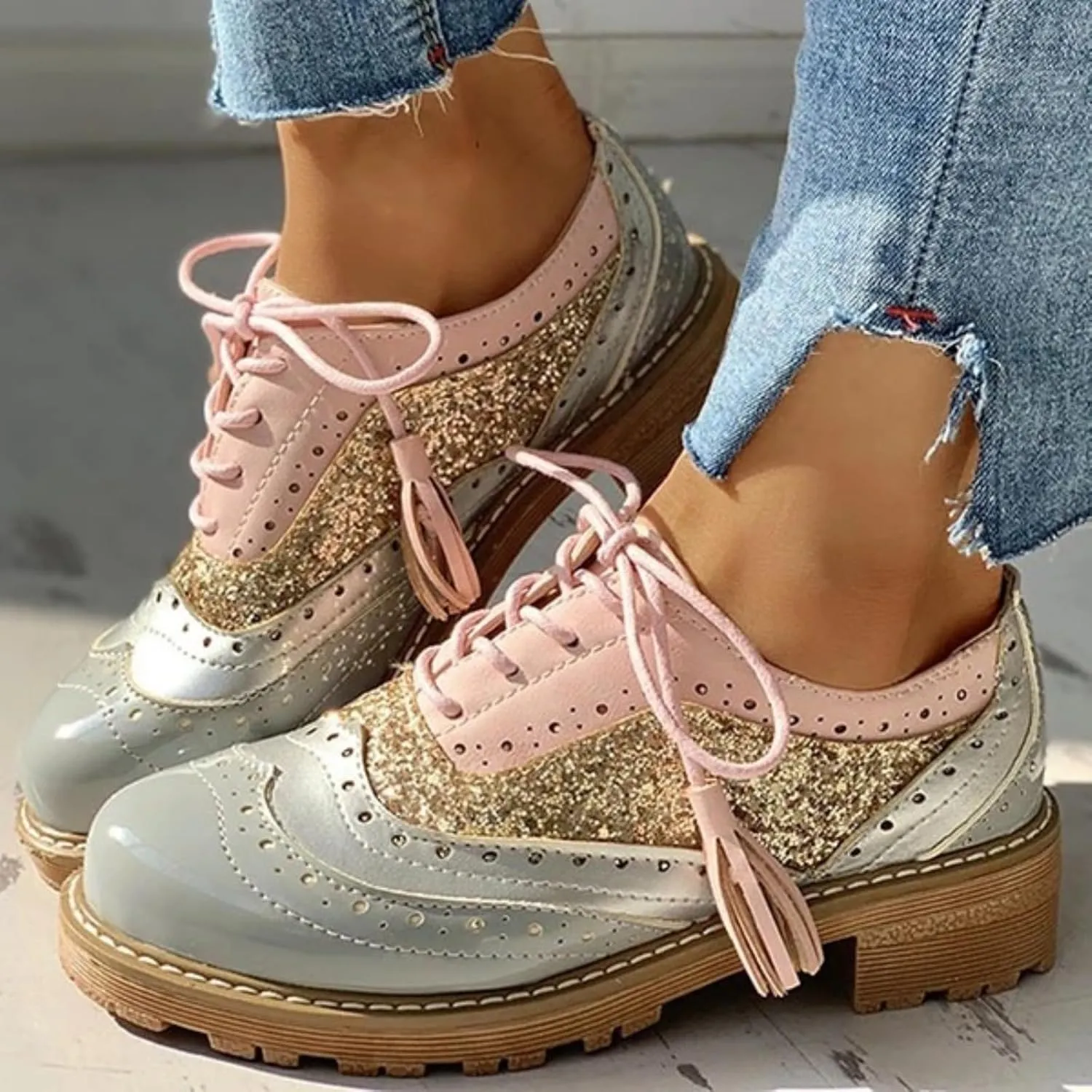 Women's Sexy Glitter Leather Perforated Lace-Up Oxfords Classic Patchwork Low Block Heel Sparkly Granules Wingtip Flat Brogues Shoes Round Toe Comfortable Derby Saddle Pumps